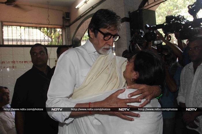 Big B, Anil Kapoor Attend Aadesh Shrivastava\'s Funeral