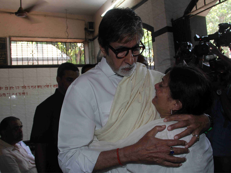 Big B, Anil Kapoor Attend Aadesh Shrivastava's Funeral