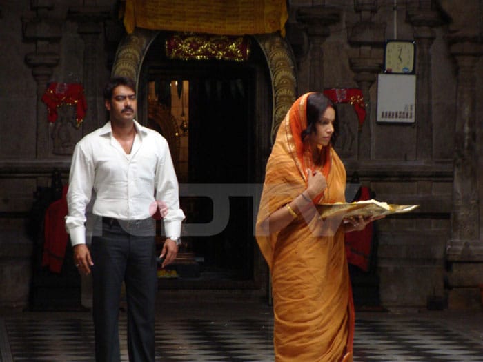 Ajay, Bipasha in <i>Aakrosh</i>