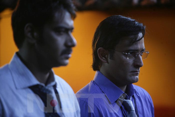 Ajay, Bipasha in Aakrosh