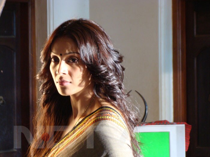 Ajay, Bipasha in Aakrosh