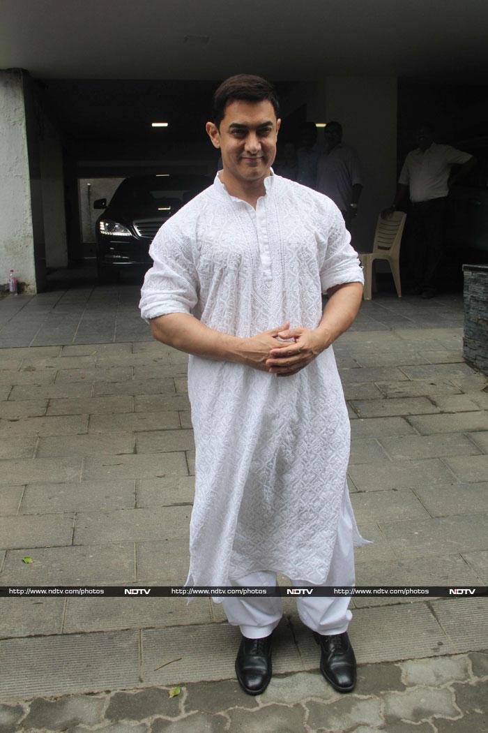 Aamir\'s Eid Bonhomie With Khan-daan