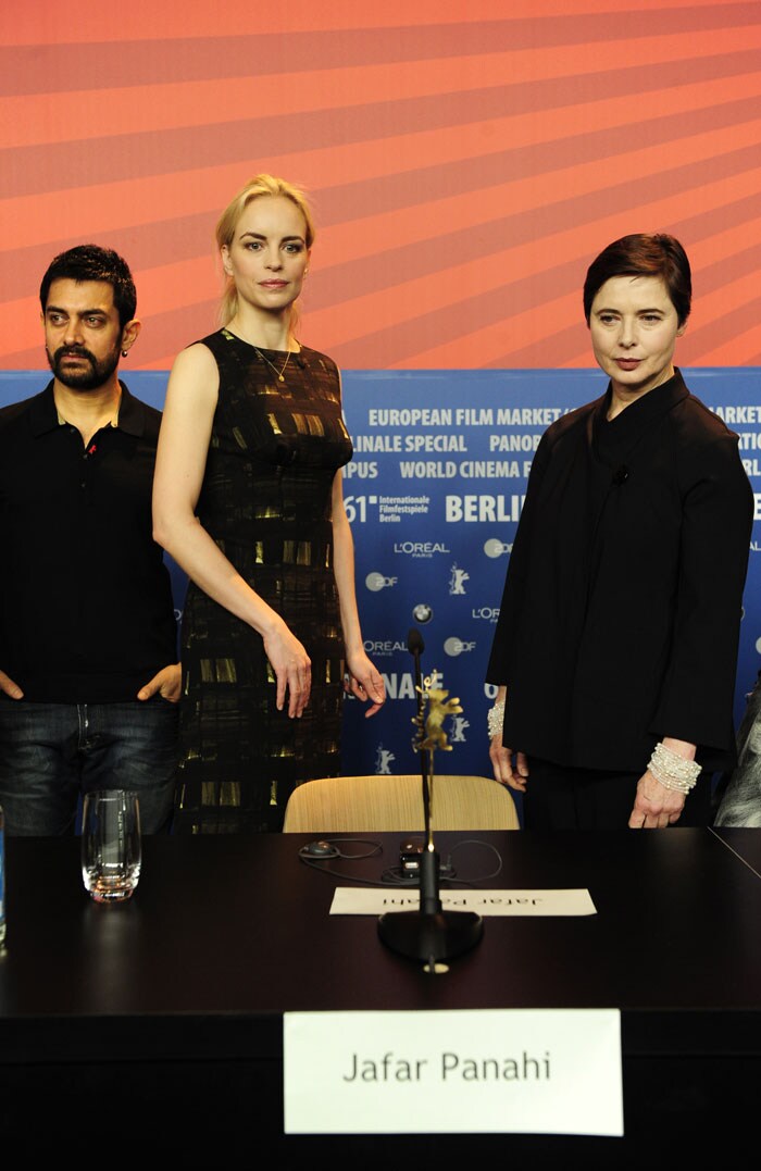 Aamir Khan poses with the members of the Berlinale film festival jury around the empty chair of Iranian director Jafar Panahi during a press conference in Berlin on February 10, 2011. (Photo: AFP)