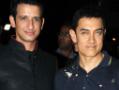 Aamir takes a <i>Ferrari Ki Sawaari</i>