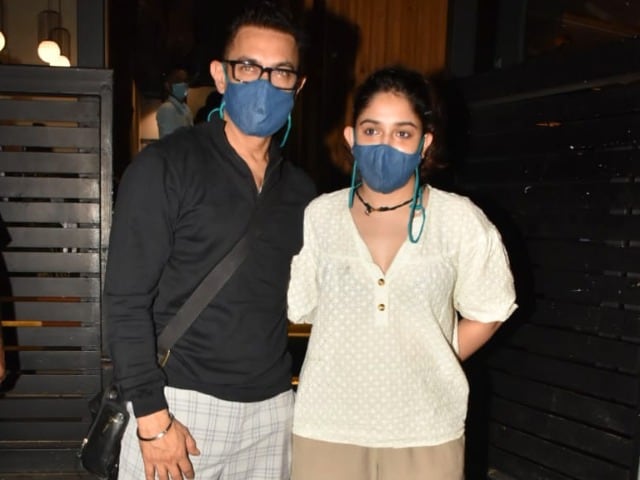Photo : Aamir Khan And Daughter Ira Step Out For Dinner
