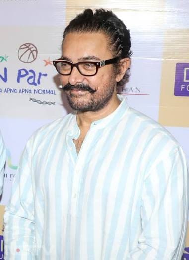 इस कंट्रोवर्सी और बैकलैश के बीच आमिर के दोस्त हाजी अमीन उनके सपोर्ट में आए हैं.