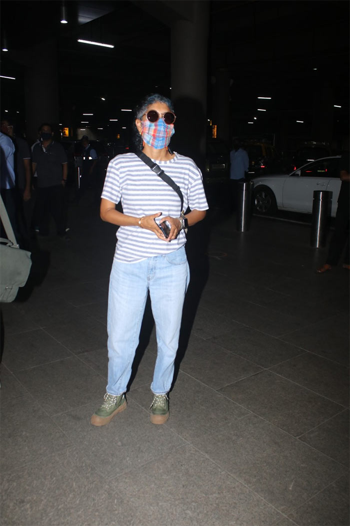 Kiran Rao, who is on the production team of <i>Laal Singh Chaddha</i>, posed for the shutterbugs.