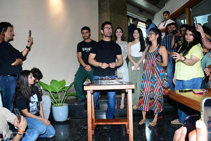 Aamir Khan"s Birthday Celebrations With Kiran Rao And Team  <i>Laapataa Ladies</i>
