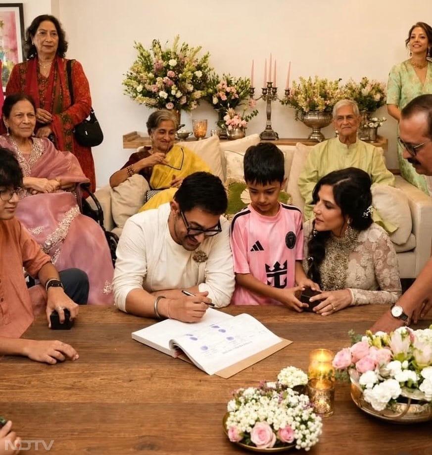 वारिस पठान ने आगे कहा कि शादी में उनकी पहली और दूसरी पत्नी पहुंचीं, बेटा, बेटी, दामाद भी पहुंचे. उद्योगपति भी पहुंचे. किसी को कोई दिक्कत नहीं है तो आपको क्या दिक्कत है? उनकी क्षमता है, उन्होंने किया. अगर आपके अंदर भी क्षमता है तो आप भी करो. उन्होंने कहा कि अगर कोई इंसान अपनी पसंद से शादी करना चाहता है तो दिक्कत क्या है? इसे वह बस जिहाद-जिहाद कह रहे हैं, उन्हें जिहाद का मतलब भी नहीं पता होगा. इससे कोई फर्क नहीं पड़ने वाला है.