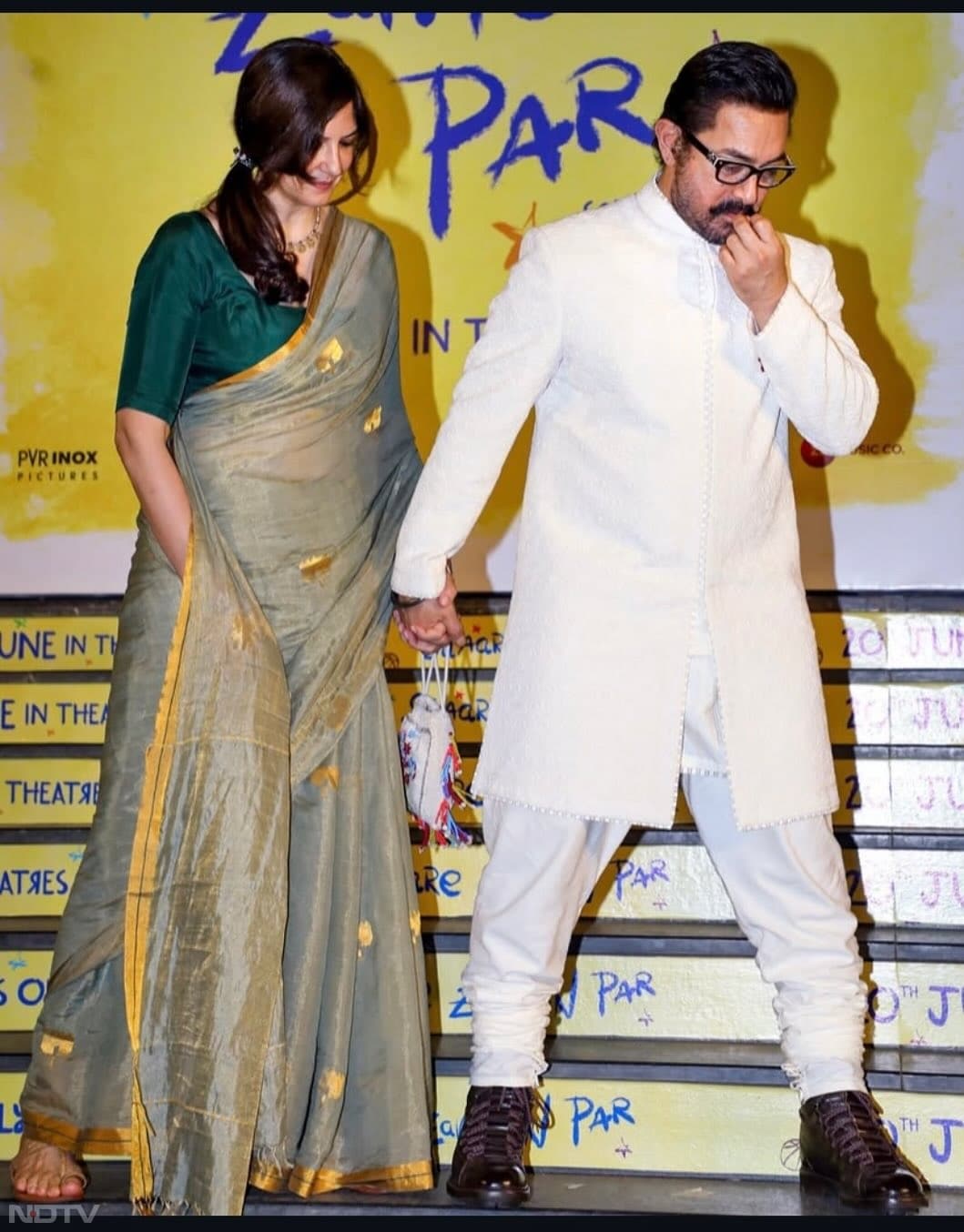 रिश्ते को सार्वजनिक करने के बाद से गौरी स्प्रैट कई मौकों पर आमिर खान के साथ नजर आ चुकी हैं. गौरी एक सात वर्षीय बेटे की मां हैं. बताया जाता है कि आमिर और गौरी लगभग 25 वर्षों से एक-दूसरे को जानते हैं और लंबे समय तक दोस्त रहने के बाद दोनों ने अपने रिश्ते को नया नाम देने का फैसला किया.