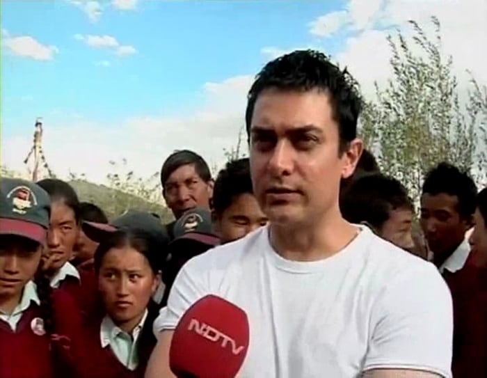 The actor said by coming to Leh, one can help the people as economy here is mainly driven by tourism.<br><br> "I am very sad that about 200 lives have been lost and over 10,000 houses have been damaged. My sincere condolences to all those who lost their lives, he said.