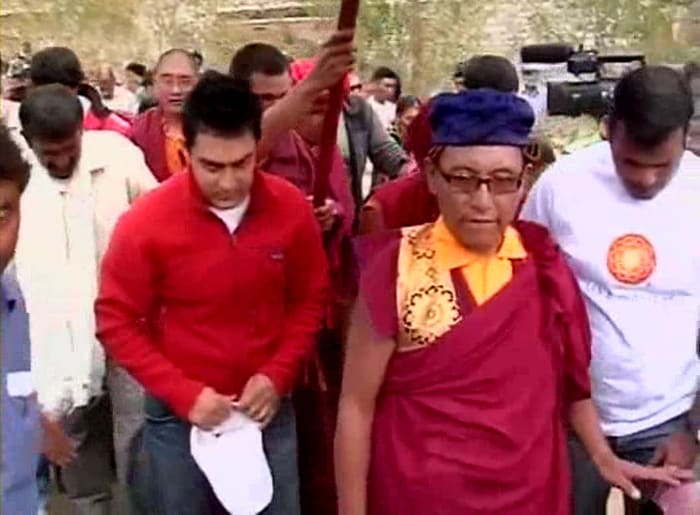 "It really pains me. I wish I had come in happier times," Aamir, who took the day long trip with 12th Gyalwang Druk Chen, the chief of the Drukpa sect of Buddhism, when asked how he felt visiting Leh post the disaster told PTI.