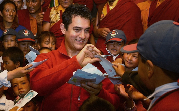 Aamir, who rushed to Leh at the first available opportunity, visited the school which had incurred heavy infrastructure damage due to the cloudburst on the intervening night of August 5 and 6, and some other villages as far as 70 kms from the Leh town. Around 200 persons perished in the flash floods that followed the  cloudburst. (TexT: PTI)