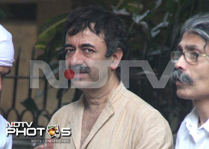 Vidya, Aamir pay last respects to Raju Hirani\'s father