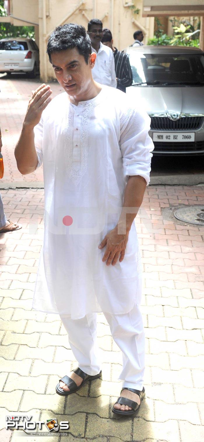 Aamir Khan outside his Bandra home.