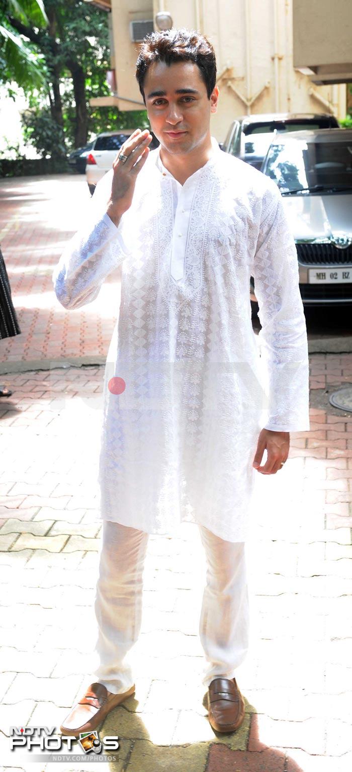 Actor Imran Khan was spotted at <i>Maamu</i> Aamir Khan's house.