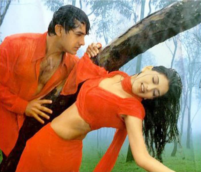 Sonali Bendre's "don't mind" act in <i>Sarfarosh</i> gave her her first big hit with Aamir Khan.