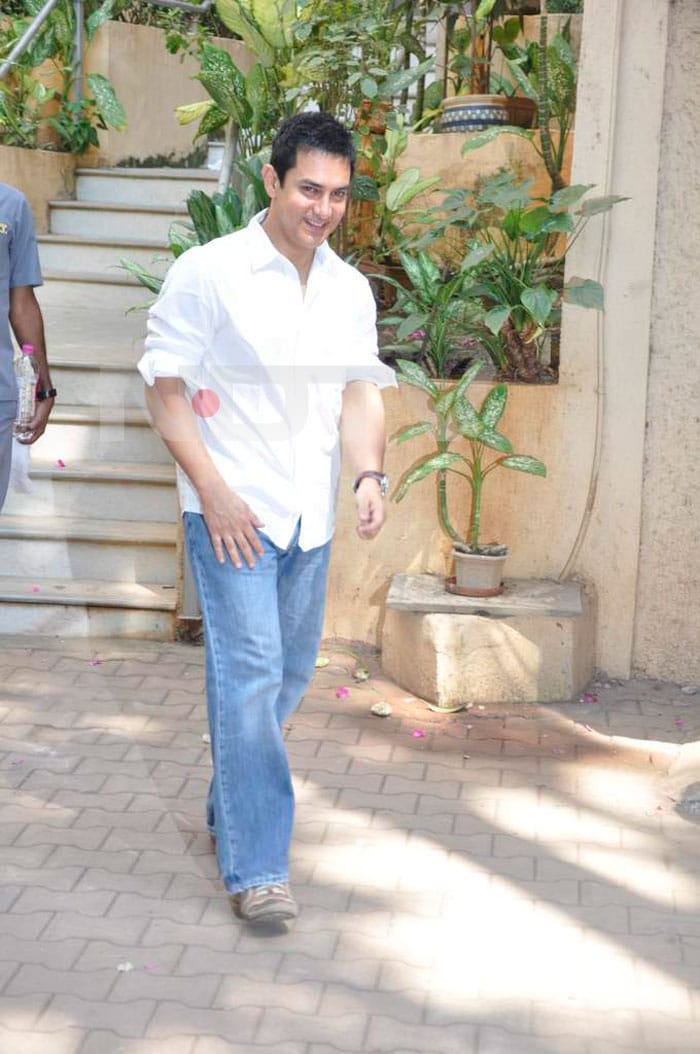 Aamir Khan poses for the shutterbugs.