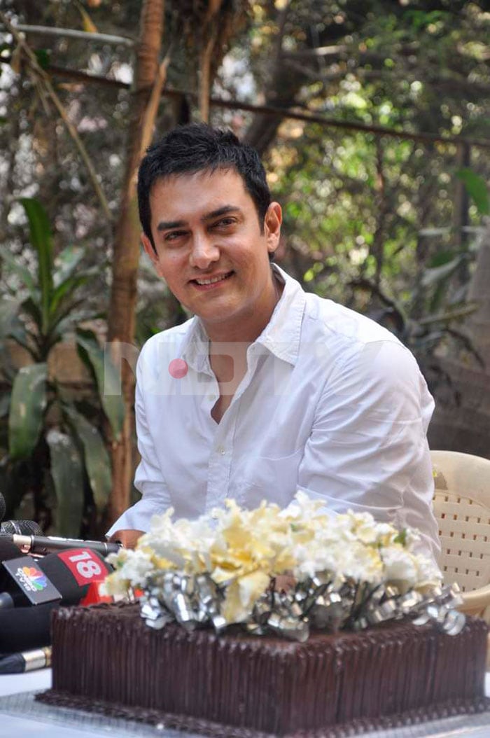 Aamir Khan interacting with the media.