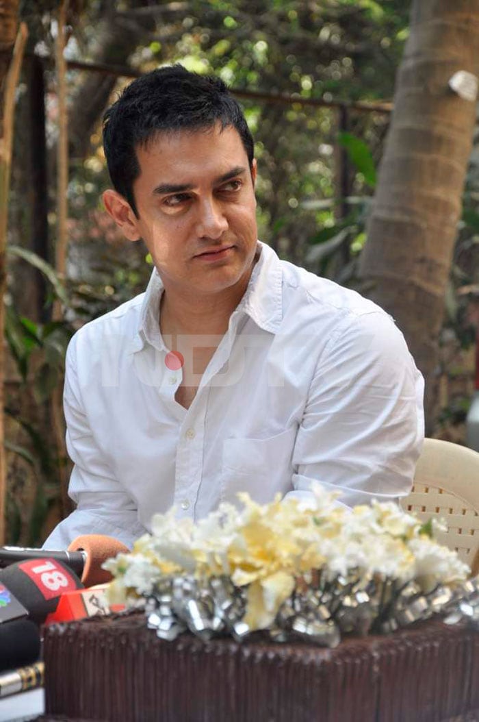 Aamir Khan interacting with the media.