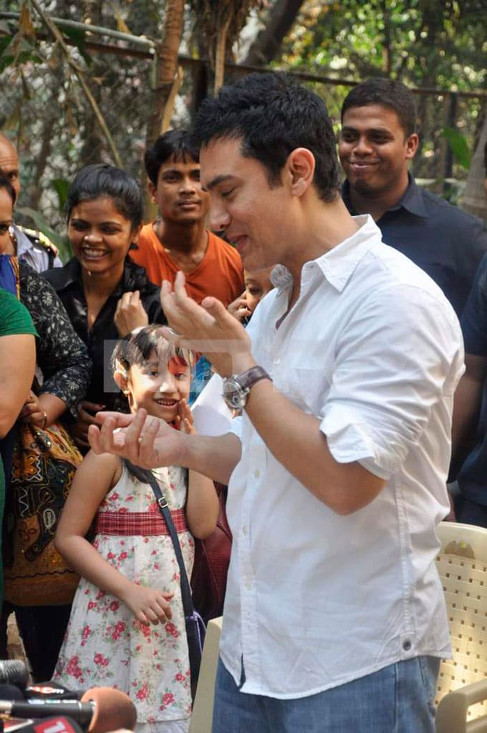 Aamir Khan interacting with the media.