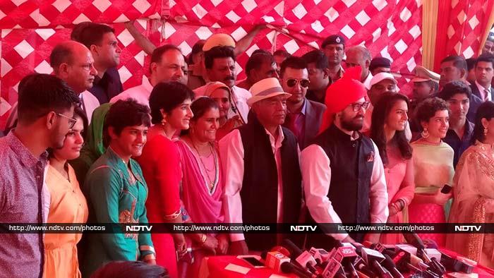 Aamir Khan Joins Wrestler Geeta Phogat\'s Wedding Festivities