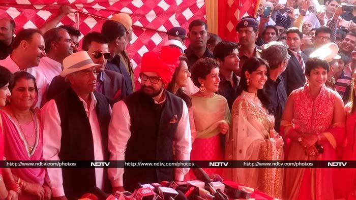 गीता फोगट की शादी में शामिल हुए आमिर खान