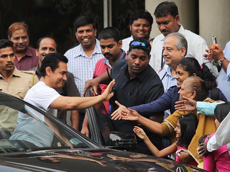 Photo : All Wazz Well When Aamir Visited Dilip Kumar at Mumbai Hospital