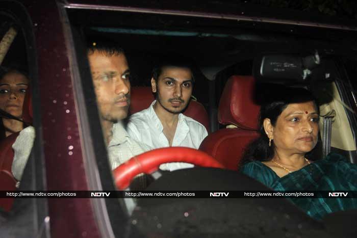 Aamir Takes Daughter Ira Out, Arjun Escorts Anshula & Sonakshi