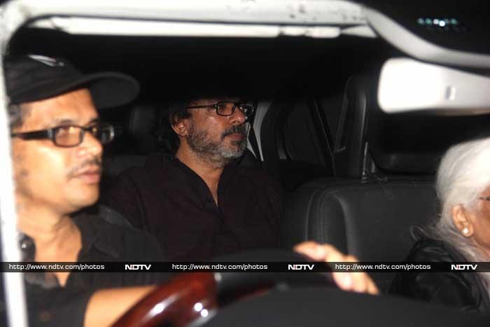 Aamir Takes Daughter Ira Out, Arjun Escorts Anshula & Sonakshi
