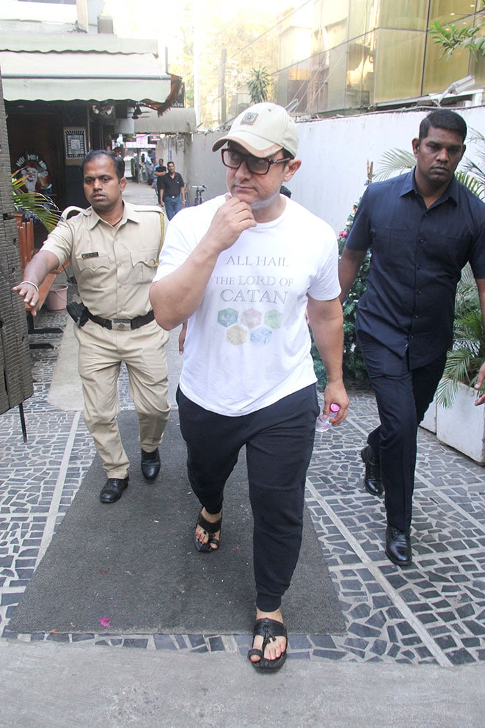आमिर खान, अनन्‍या पांडे, सनी लियोन कहां हैं बिजी...