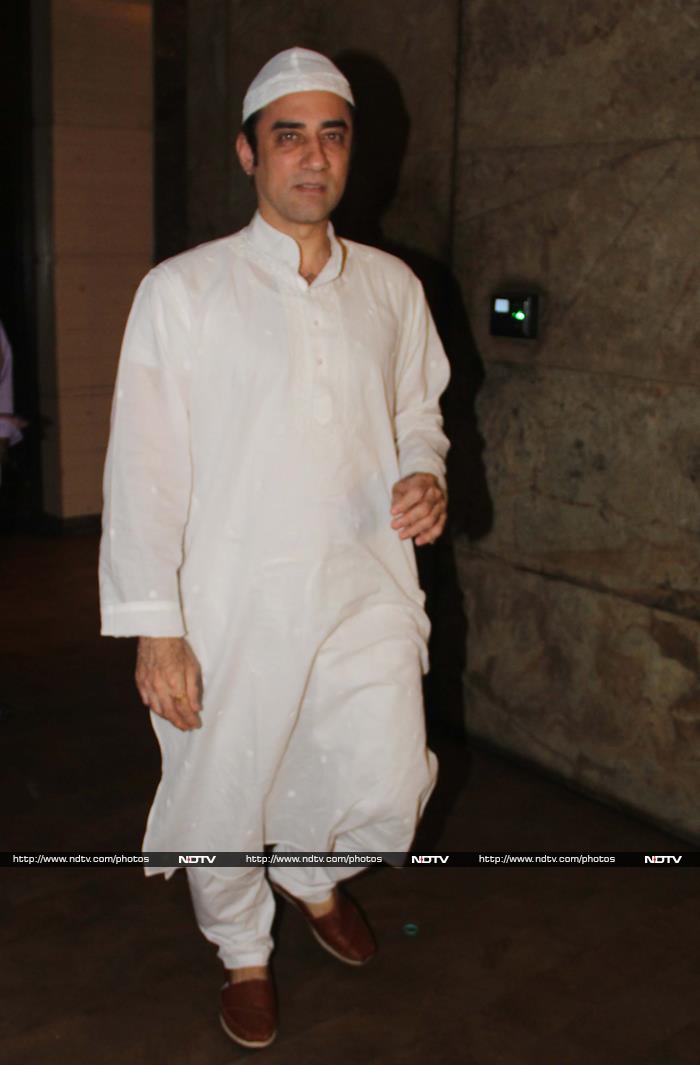 Salman\'s Bajrangi Bhaijaan Leaves Aamir Khan Teary-Eyed