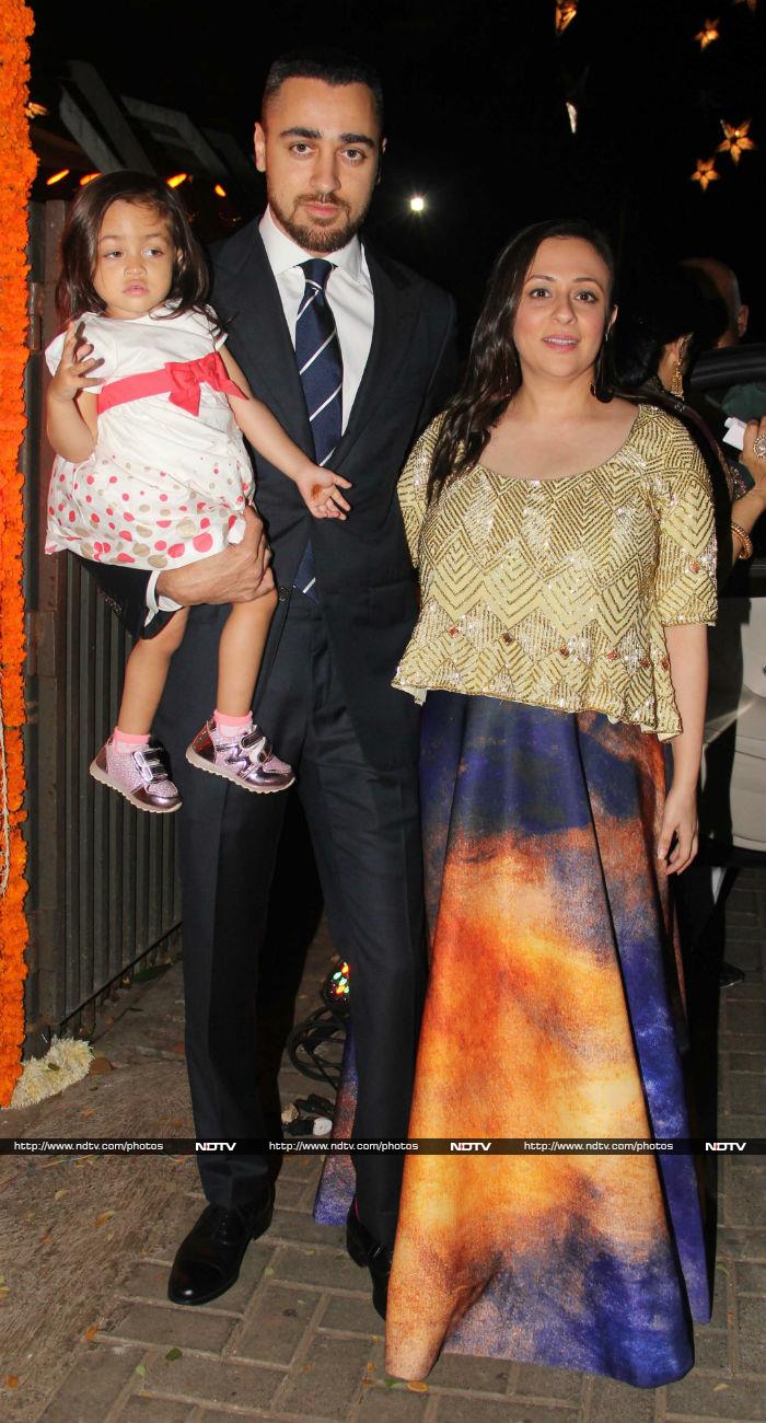 Aamir Khan's Family Attends A Wedding, But Where's The Actor?