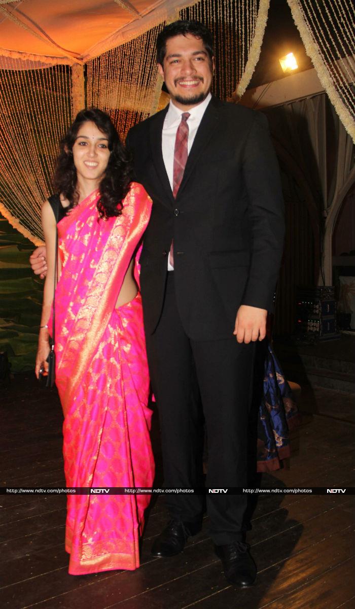 Aamir Khan\'s Family Attends A Wedding, But Where\'s The Actor?