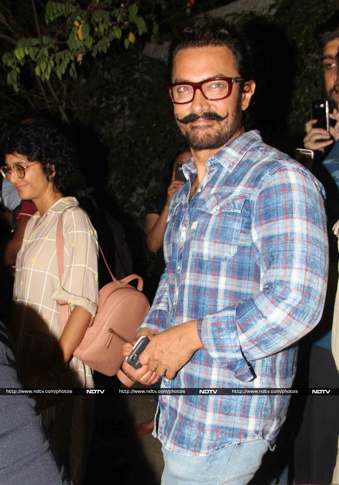 आमिर खान और किरन ने फिल्‍मी बेटियों के साथ किया डिनर