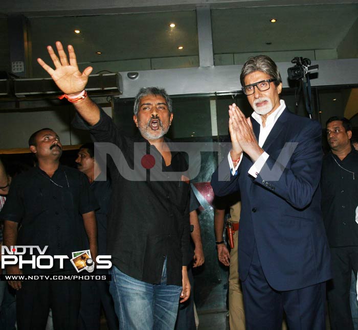 Big B, Deepika, Saif at <i>Aarakshan</i> premiere