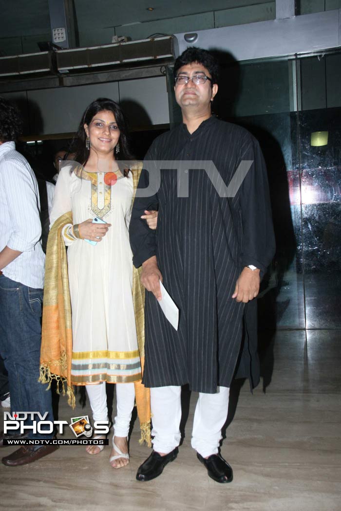 <i>Aarakshan</i> lyricist Prasoon Joshi attends the premiere with wife Aparna.