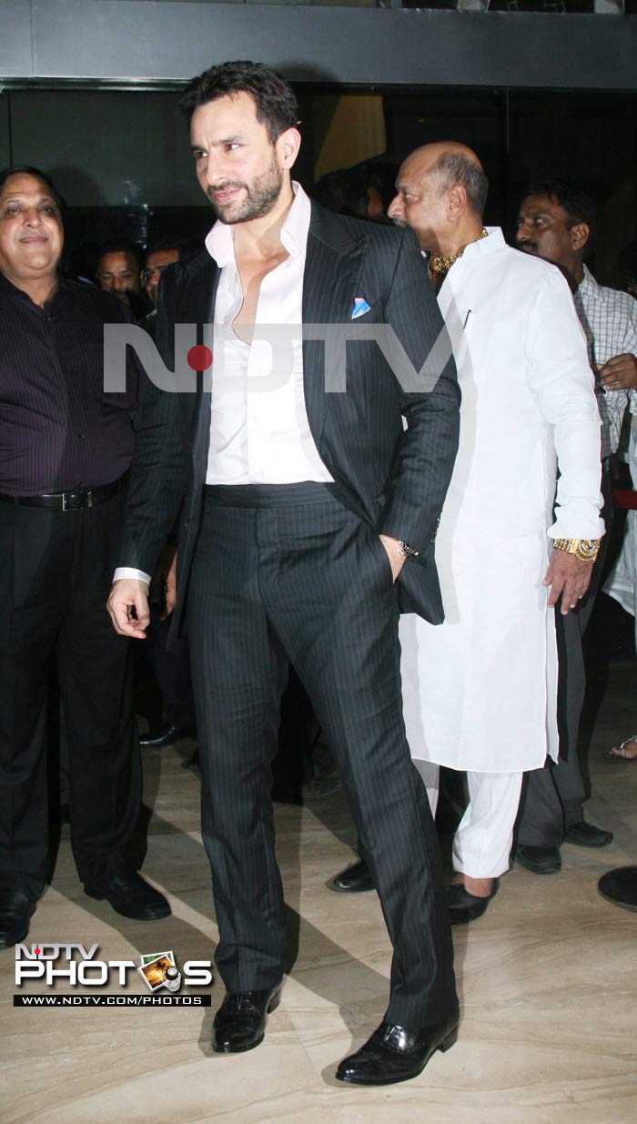 Big B, Deepika, Saif at <i>Aarakshan</i> premiere