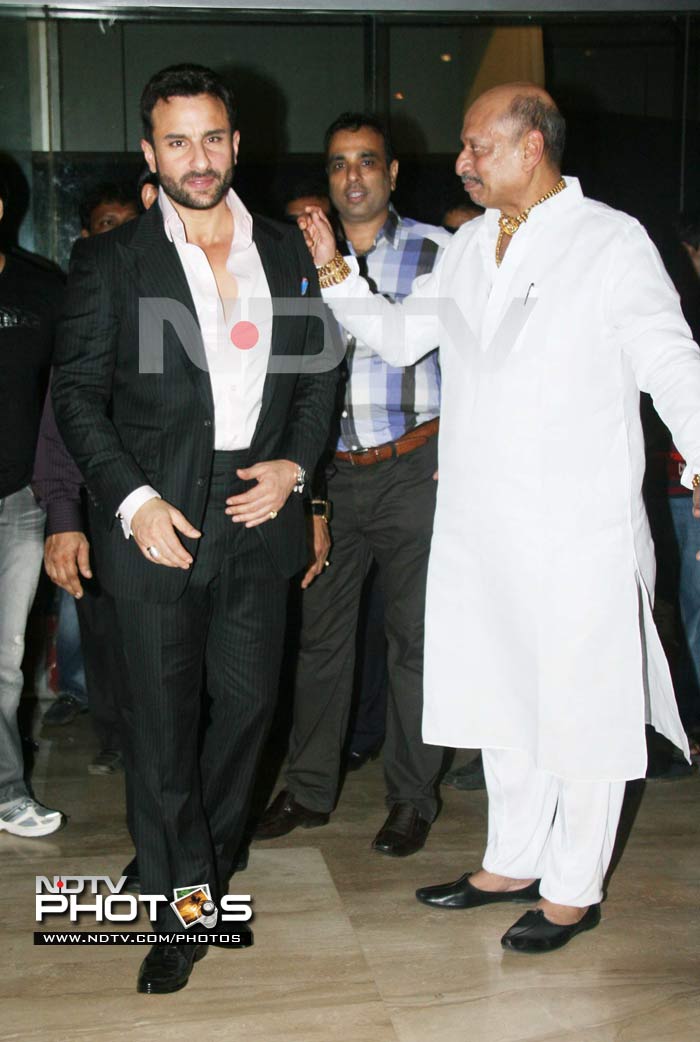 Big B, Deepika, Saif at <i>Aarakshan</i> premiere