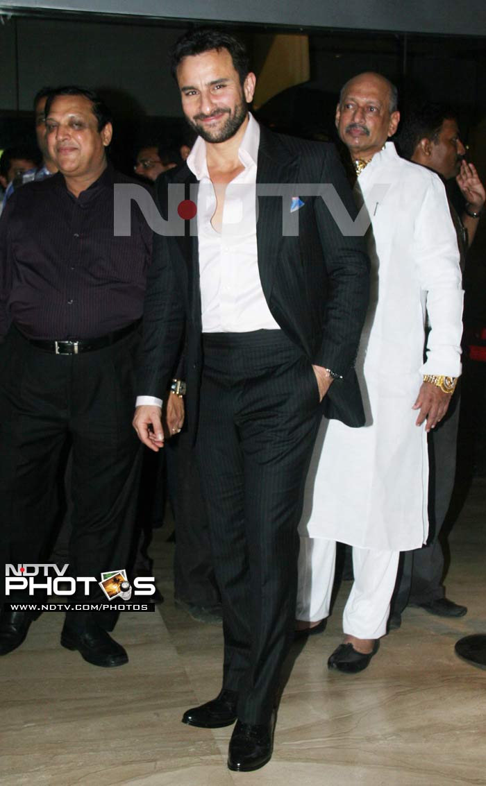 Big B, Deepika, Saif at <i>Aarakshan</i> premiere