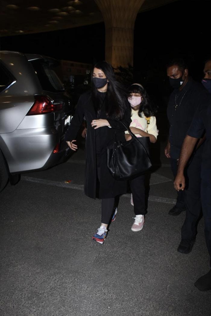 Aaradhya Bachchan was spotted walking behind her mother, Aishwarya Rai Bachchan.