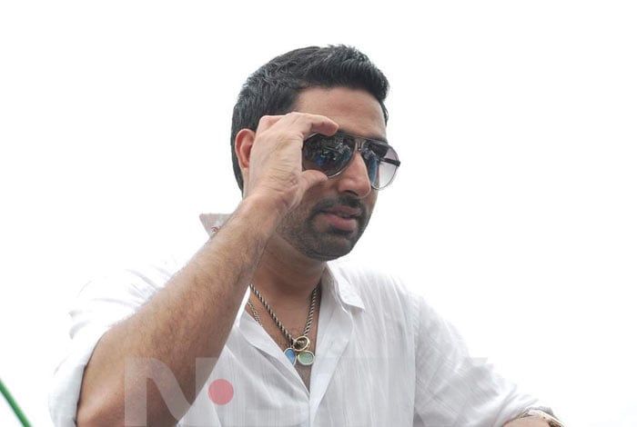 Ash, Abhi promote <i>Raavan</i>