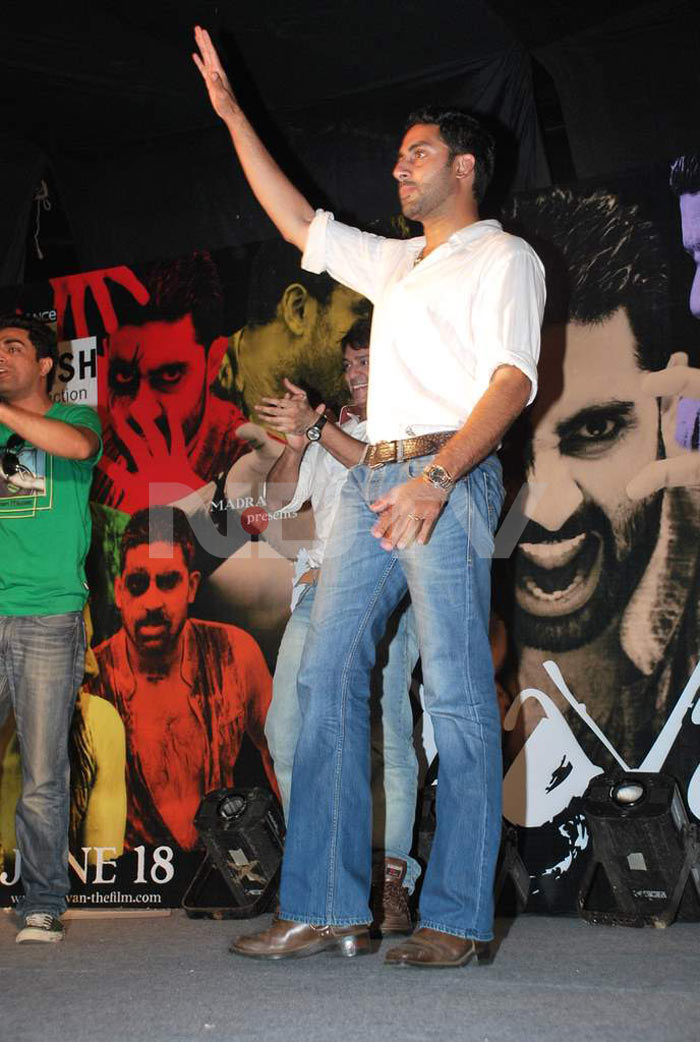 Ash, Abhi promote <i>Raavan</i>