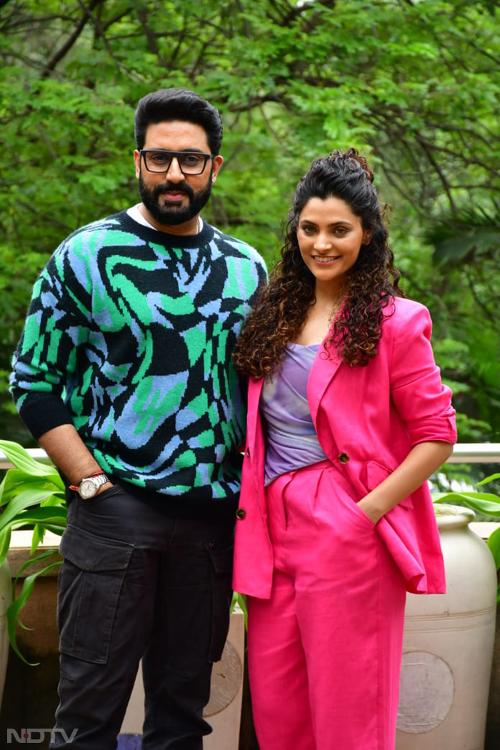 Abhishek and Saiyami posed together for the shutterbugs. (Image Courtesy: Varinder Chawla)