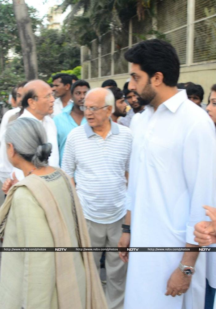 Aishwarya Rai, Abhishek Bachchan At A  Friend\'s Funeral