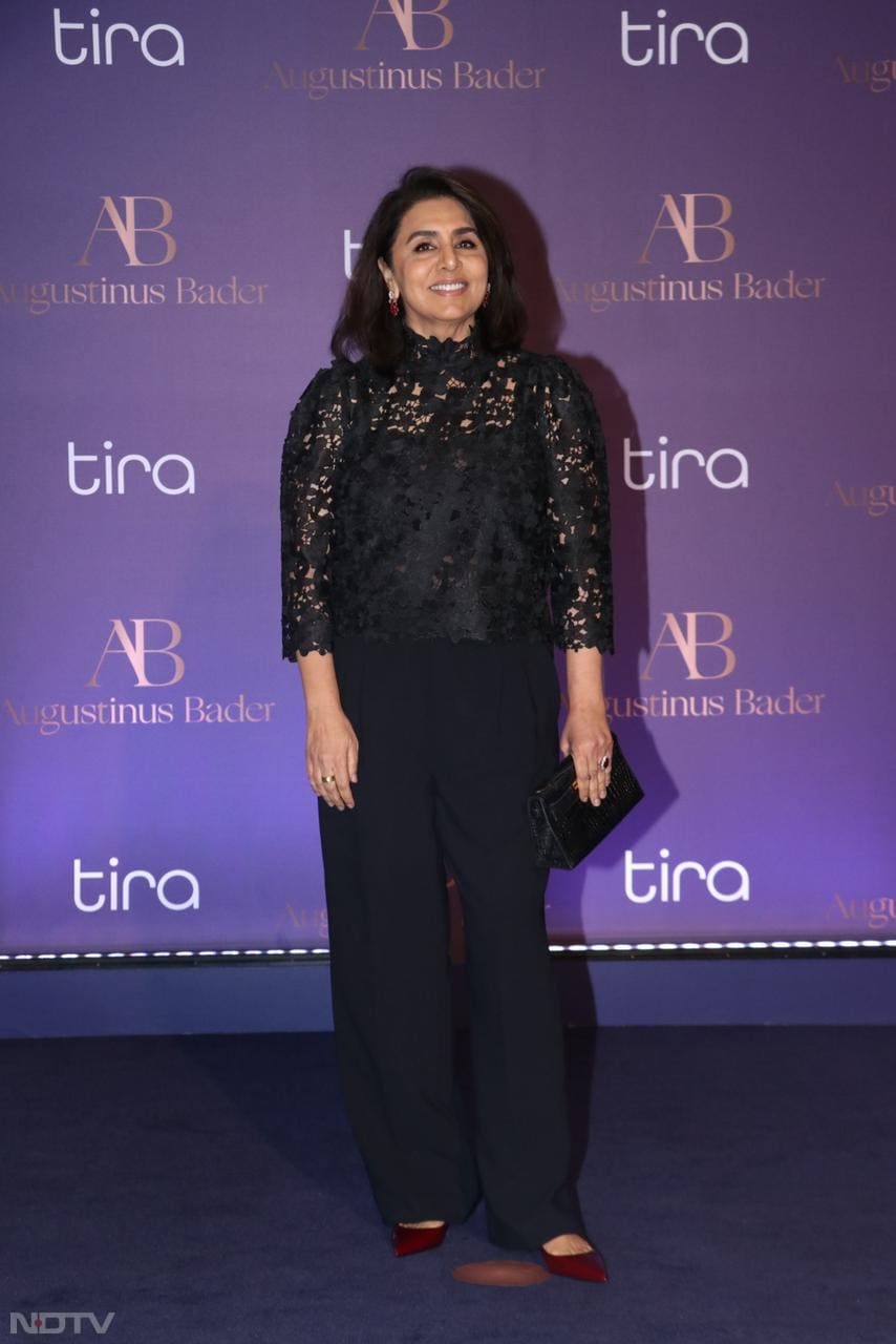 Neetu Singh opted for a sheer black top and paired it with black pants. (Image Courtesy: Varinder Chawla)