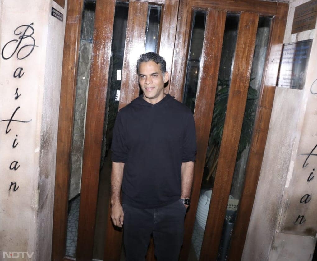 Director Vikramaditya Motwane also made an appearance last night. (Image Courtesy: Varinder Chawla)