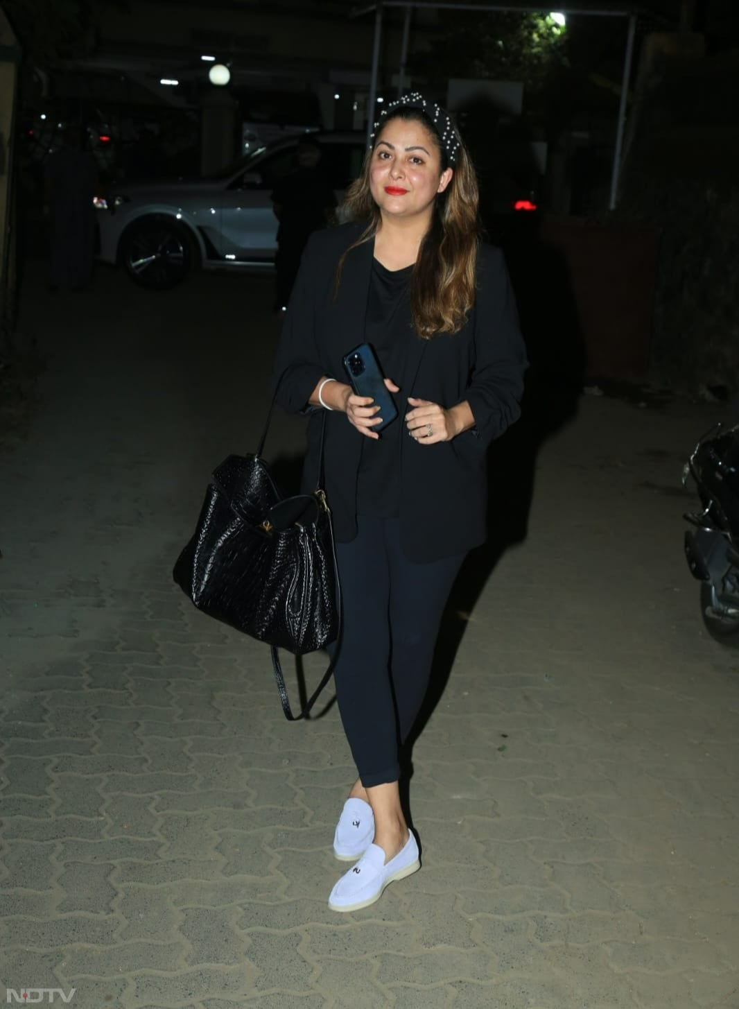 Amrita Arora flashed her bright smile for the cameras (Image Courtesy: Varinder Chawla)