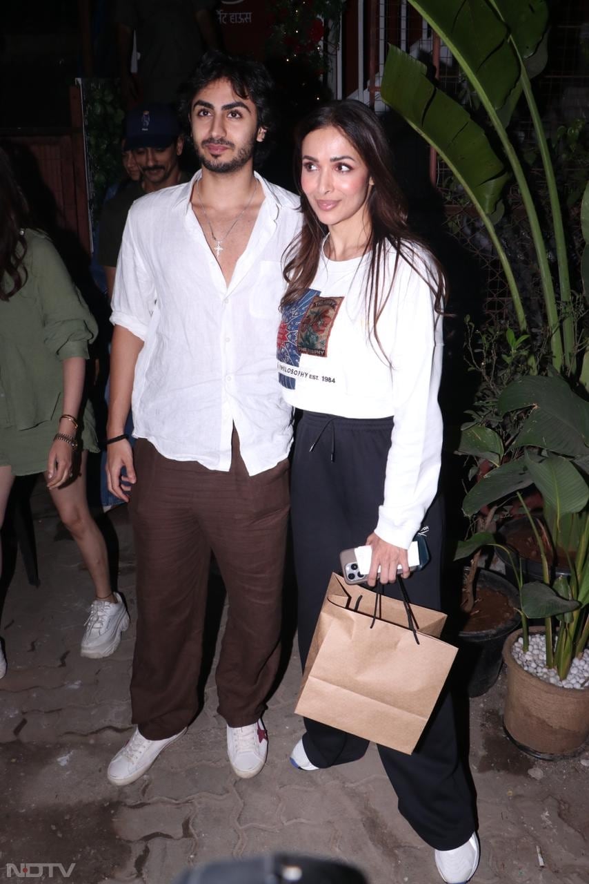 Malaika was accompanied by son Arhaan. (Image Courtesy: Varinder Chawla)