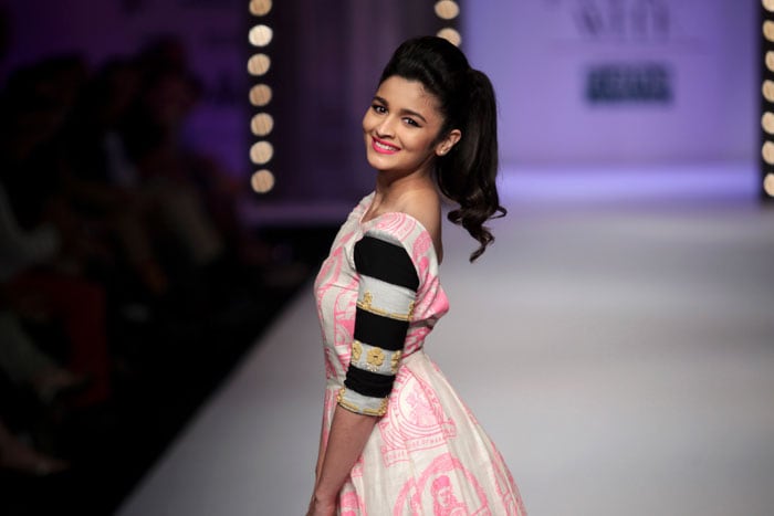 Shilpa, Malaika, Alia\'s fashion outing
